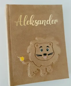 Beež sametalbum lõvi kujundusega