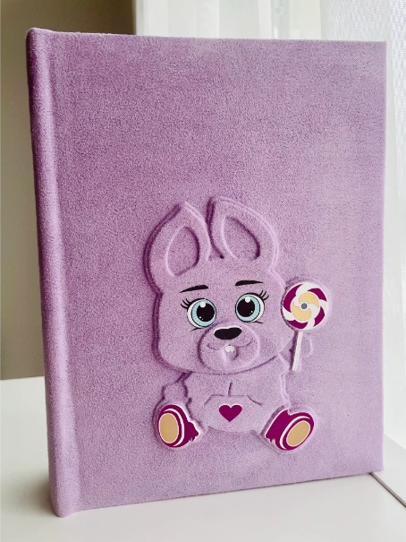 Lilla personaalne sametalbum jänku kujundusega