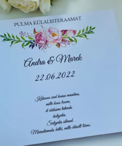 Personaalne pulmaraamatu tiitelleht lilledega