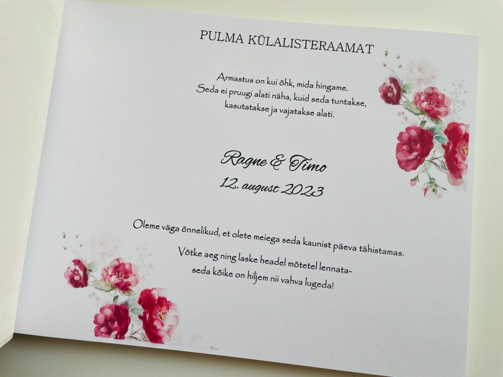 Pulmaraamatu sissejuhatus punaste lilledega