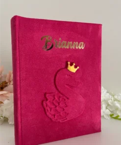 Tumeroosa personaalne sametalbum luige ja krooniga
