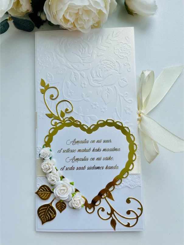 Valge-kuldne personaalne õnnitluskaart ornamendiga