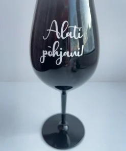Nimeline must pokaal personaalse tekstiga