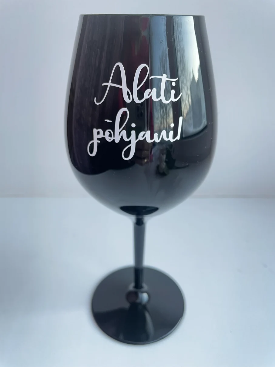 Nimeline must pokaal personaalse tekstiga