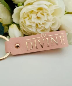 Nimeline võtmehoidja Divine