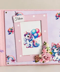 Roosa beebialbum Feliciale ükssarvikute ja vikerkaartega